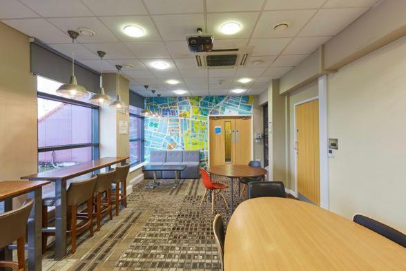 Small Double Ensuite Room Next To The City Centre Leeds  Exterior foto